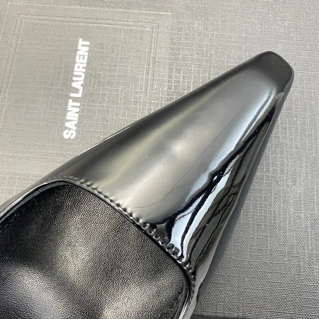 👟👟Ex-factory price 660👟👟 𝐒𝐚𝐢𝐧𝐭 𝐋𝐚𝐮𝐫𝐞𝐧𝐭# Saint Laurent 23F/W small gold bar high heels continue the past high-end and elegant ysl small gold bar heels are really good-looking! Saint Laurent square pointed toe slingback high-heeled shoes. The small gold bar heels really fully highlight the neat and minimalist annual party party. 👟👟factory price. A must-have for arty. Flash sale. So eye-catching. Upper: Customized cow patent leather. Outsole: Genuine leather outsole. Size: 35-40 (40 customized items are not returnable)